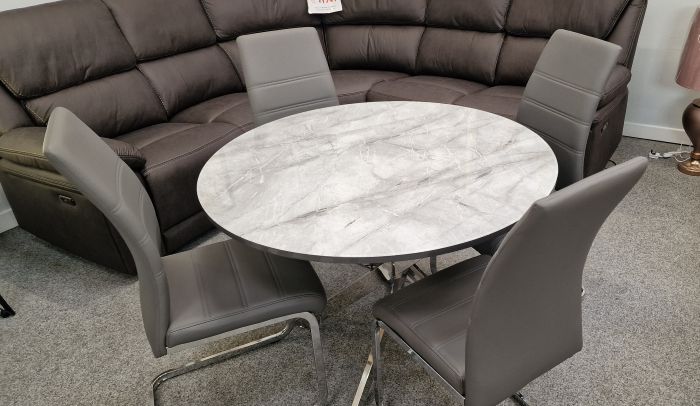 Round Dining Table 107cm With 4 X Solice Chairs